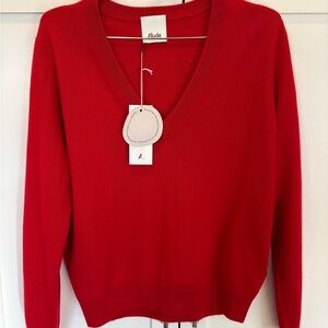 Allude Women's Classic Red V-Neck Sweater